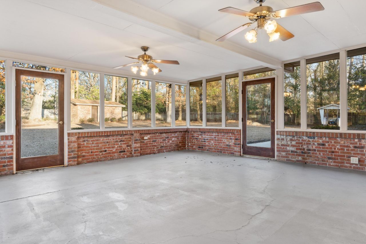 2060 Longwood Drive Photo 9