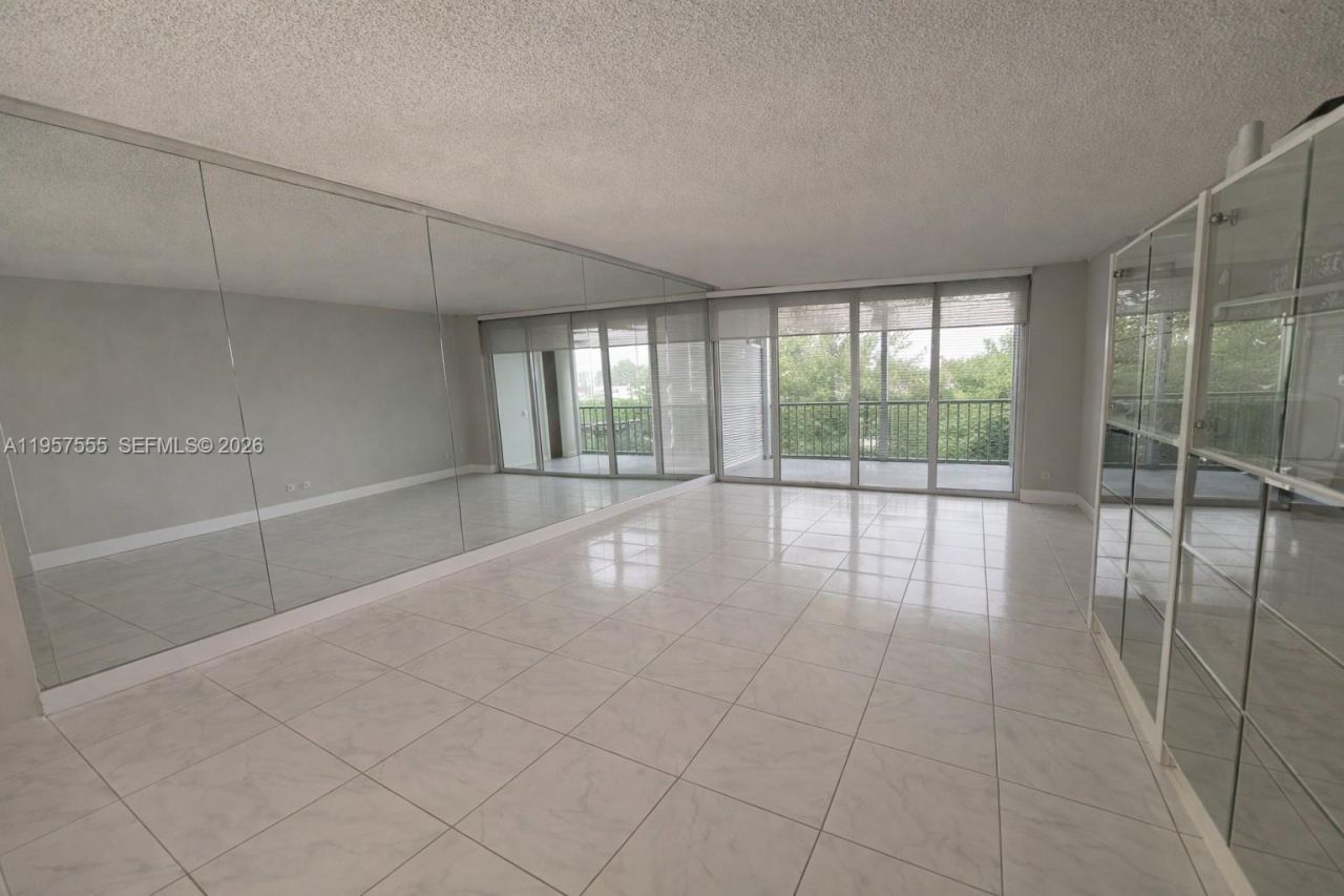 3910 Inverrary Blvd, Unit 603-B, Lauderhill, FL 33319 Photo