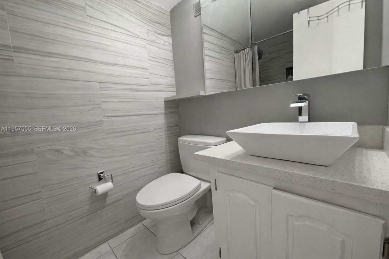 3910 Inverrary Blvd, Unit 603-B, Lauderhill, FL 33319 Photo