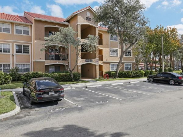 11600 SW 2nd St, Unit 18208, Pembroke Pines, FL 33025