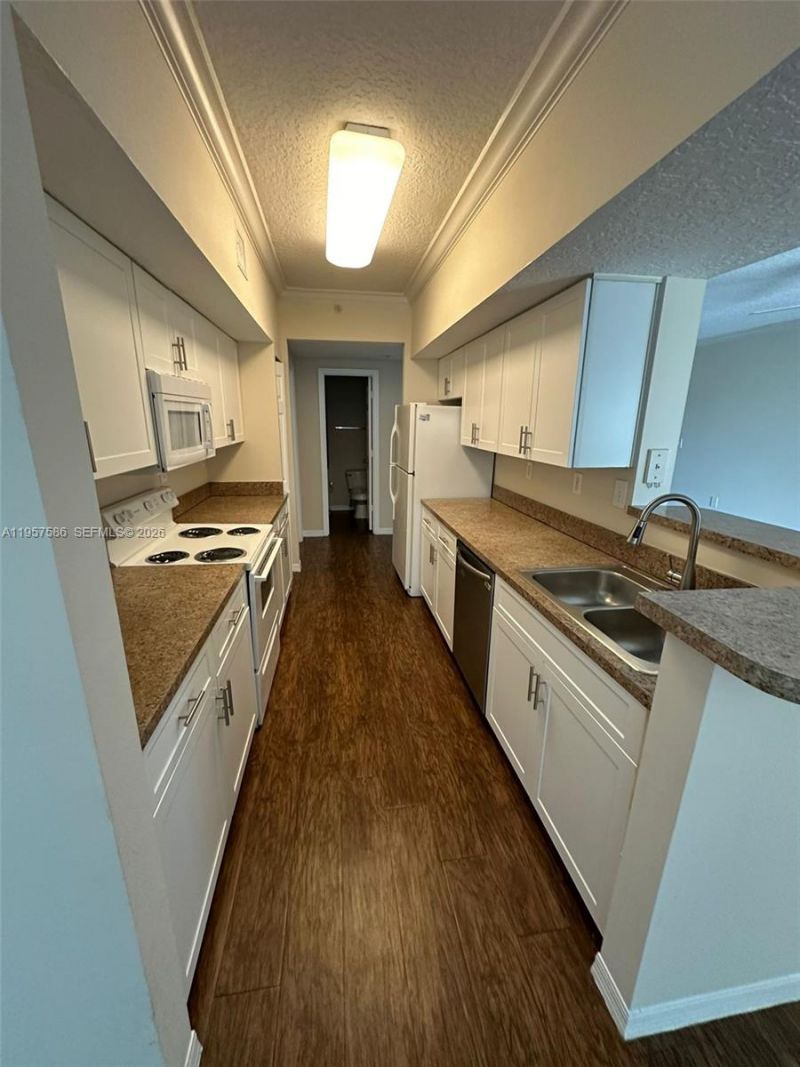 11600 SW 2nd St, Unit 18208, Pembroke Pines, FL 33025 Photo