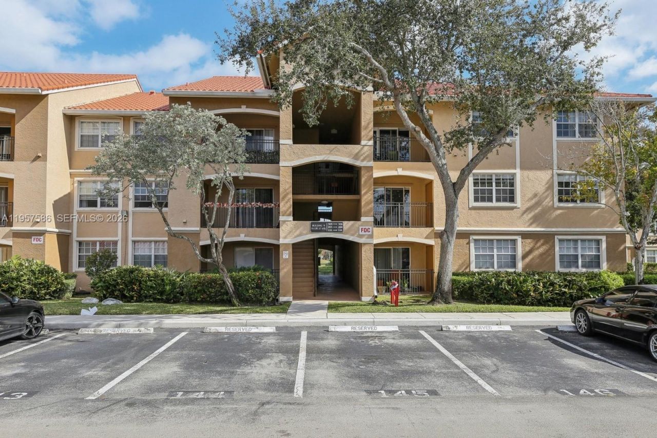 11600 SW 2nd St, Unit 18208, Pembroke Pines, FL 33025 Photo