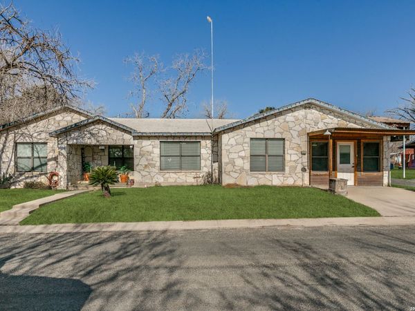 501 Green St., Poth, TX 78147