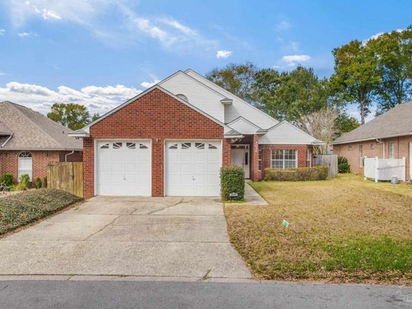 3031 Oak Pointe Dr, Pensacola, FL 32505