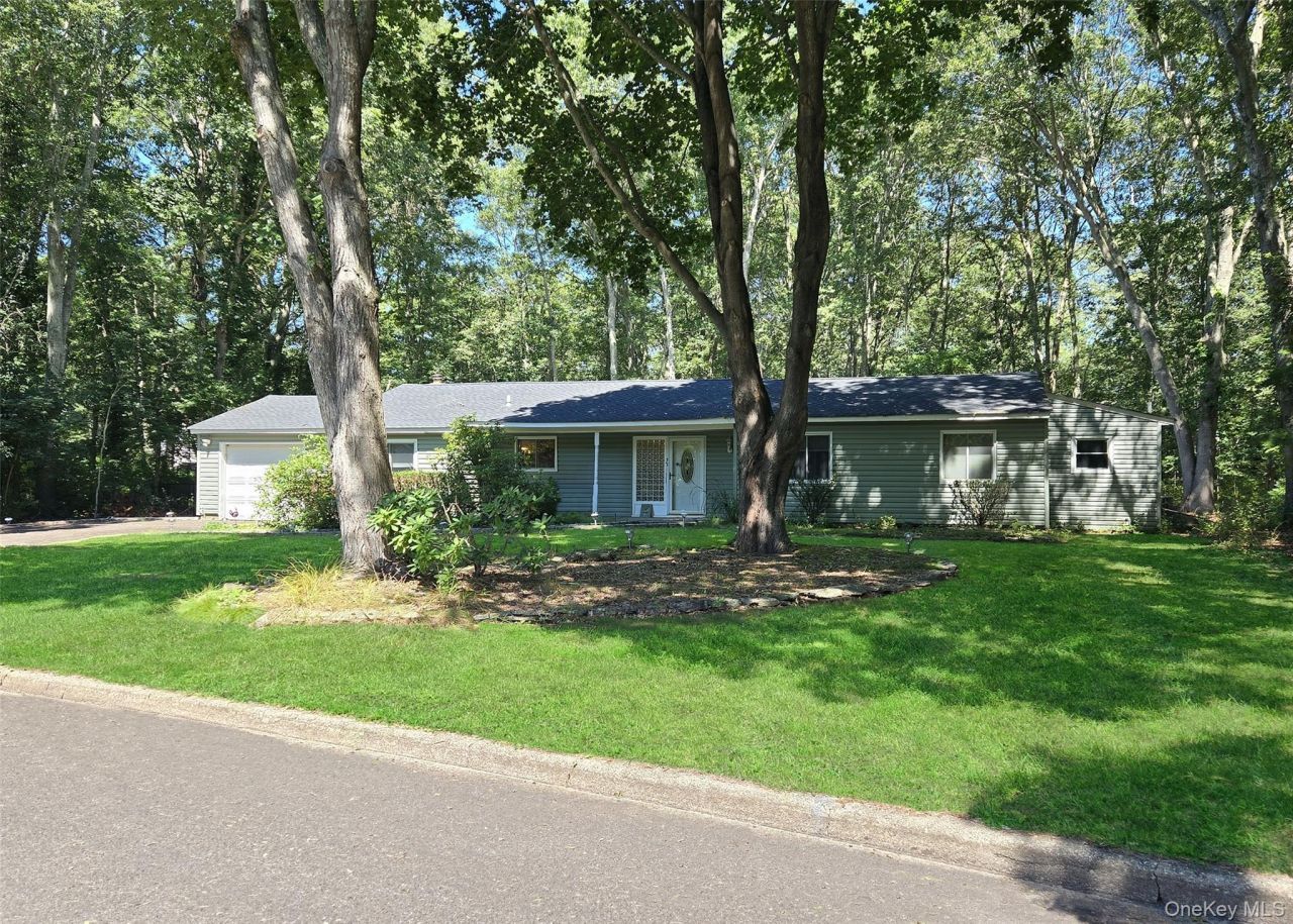 3 Ross Court, Manorville, NY 11949 Main Photo