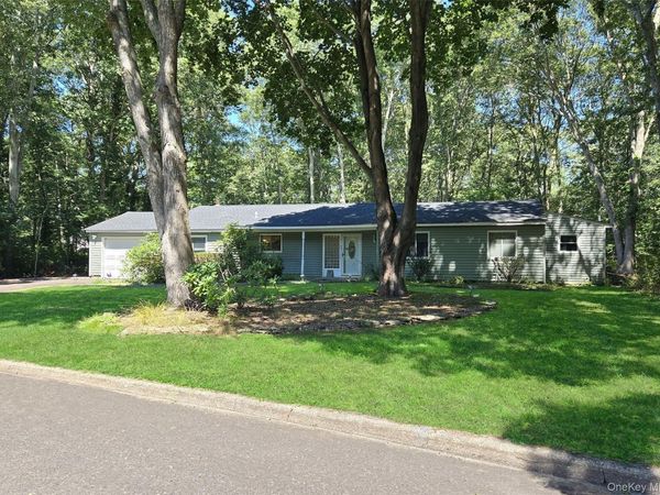 3 Ross Court, Manorville, NY 11949