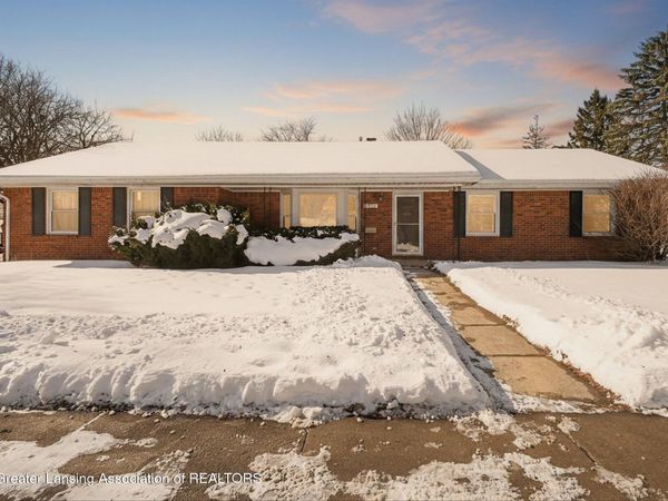 2201 Post Oak Lane, Lansing, MI 48912