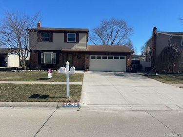 22043 Hillcrest Court, Woodhaven, MI 48183