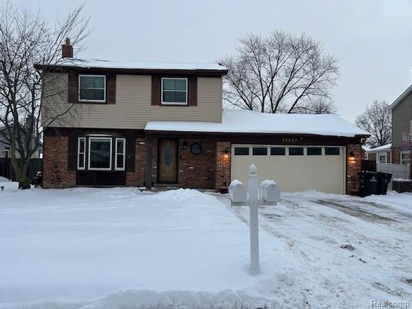 22043 Hillcrest Court, Woodhaven, MI 48183