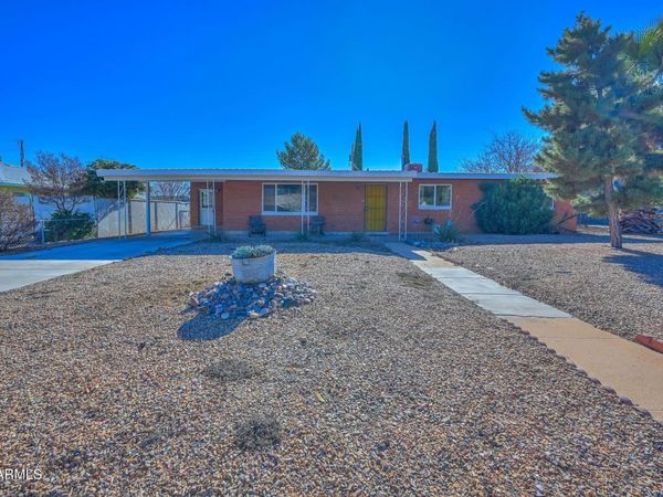 100 E FREIHAGE Drive, Sierra Vista, AZ 85635