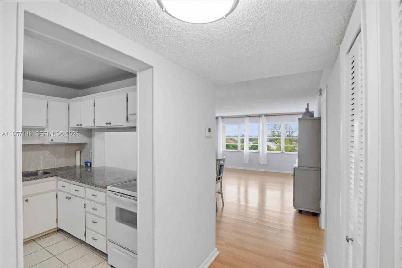 330 SE 2nd St , Unit 501G, Hallandale Beach, FL 33009 Photo