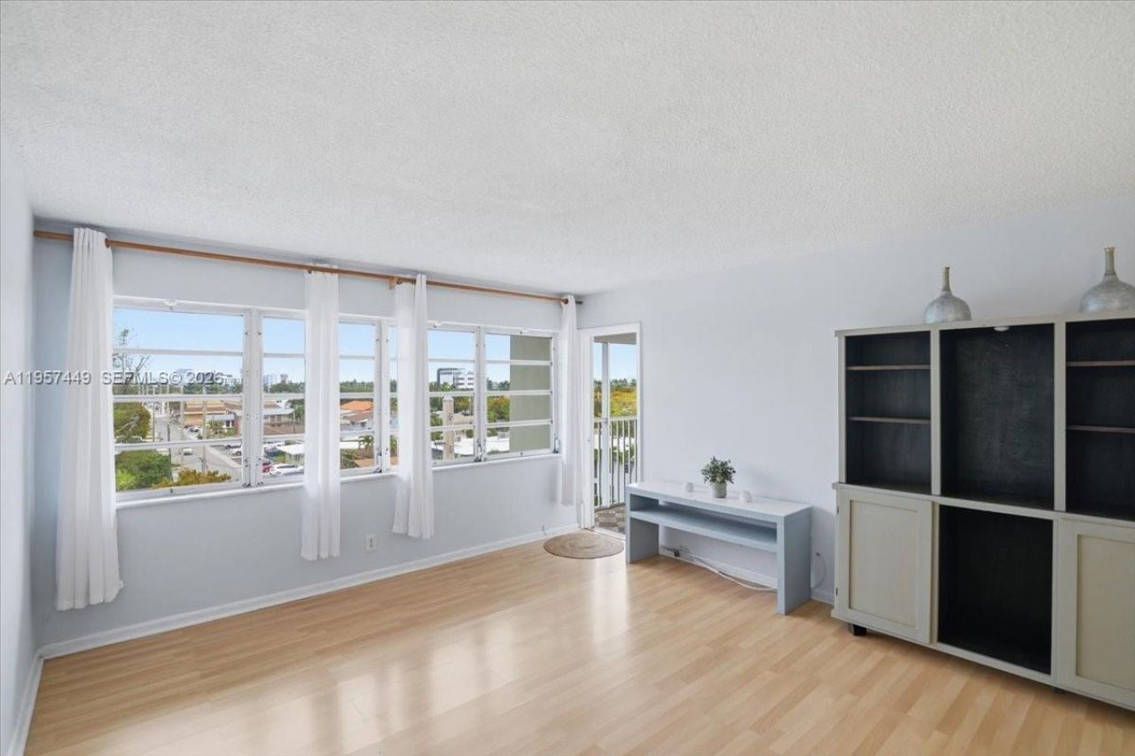 330 SE 2nd St , Unit 501G, Hallandale Beach, FL 33009 Photo
