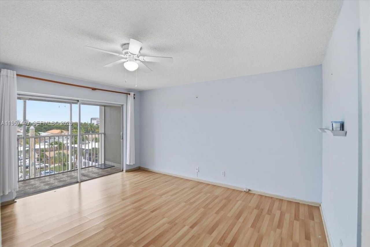 330 SE 2nd St , Unit 501G, Hallandale Beach, FL 33009 Photo
