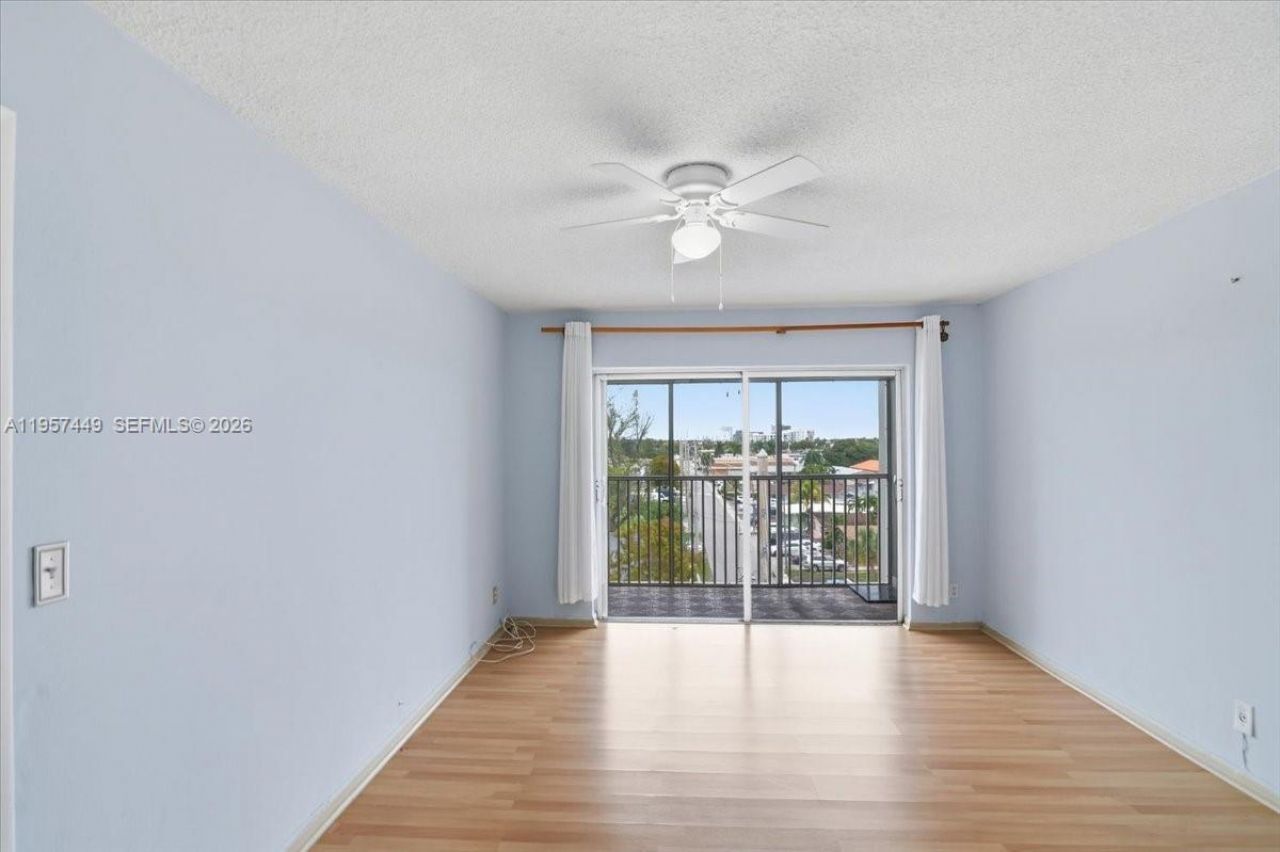330 SE 2nd St , Unit 501G, Hallandale Beach, FL 33009 Photo