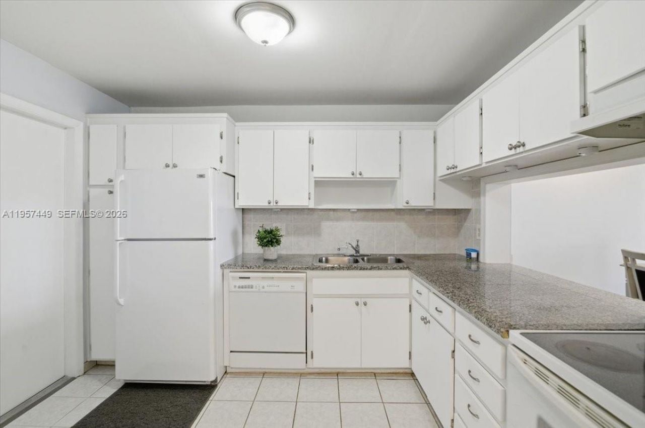 330 SE 2nd St , Unit 501G, Hallandale Beach, FL 33009 Photo