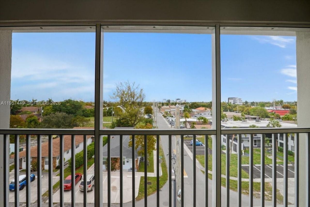 330 SE 2nd St , Unit 501G, Hallandale Beach, FL 33009 Photo