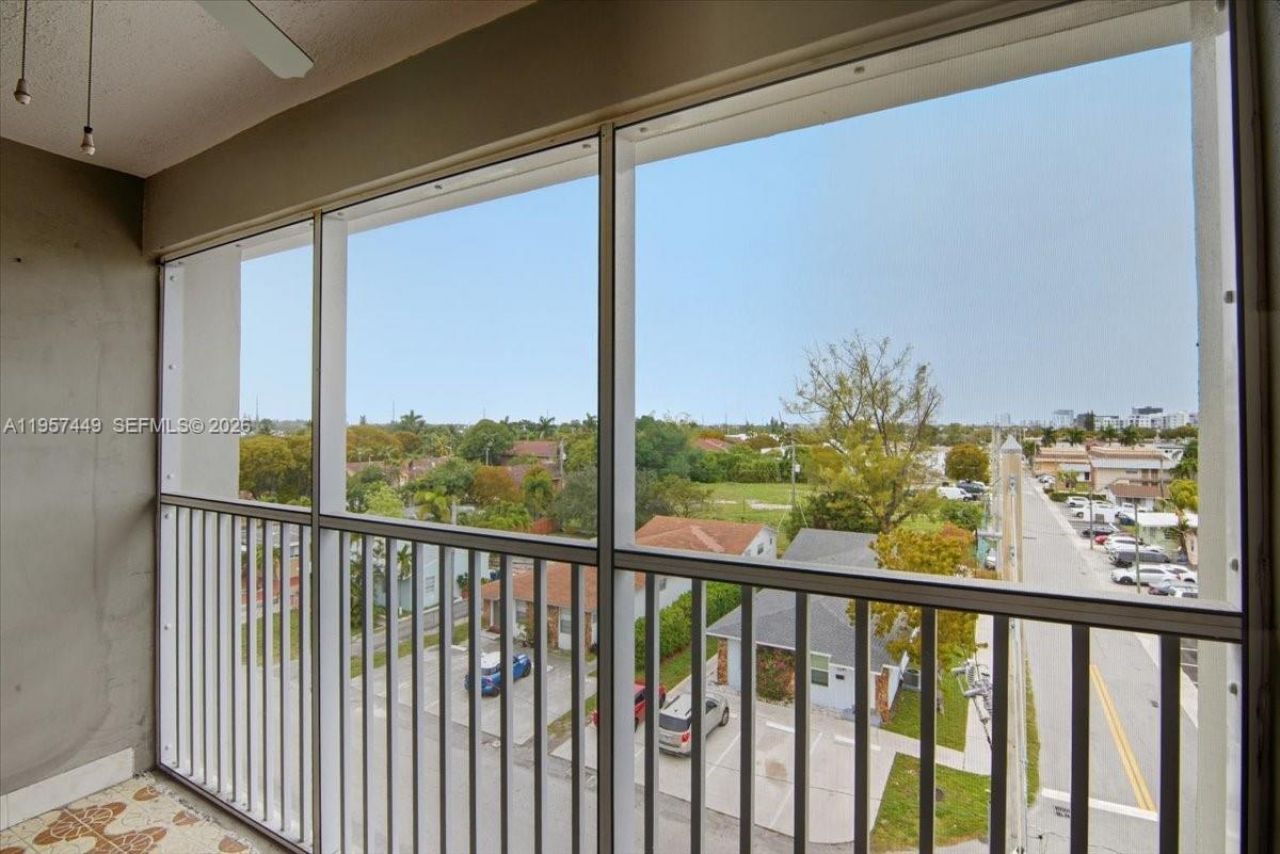 330 SE 2nd St , Unit 501G, Hallandale Beach, FL 33009 Photo