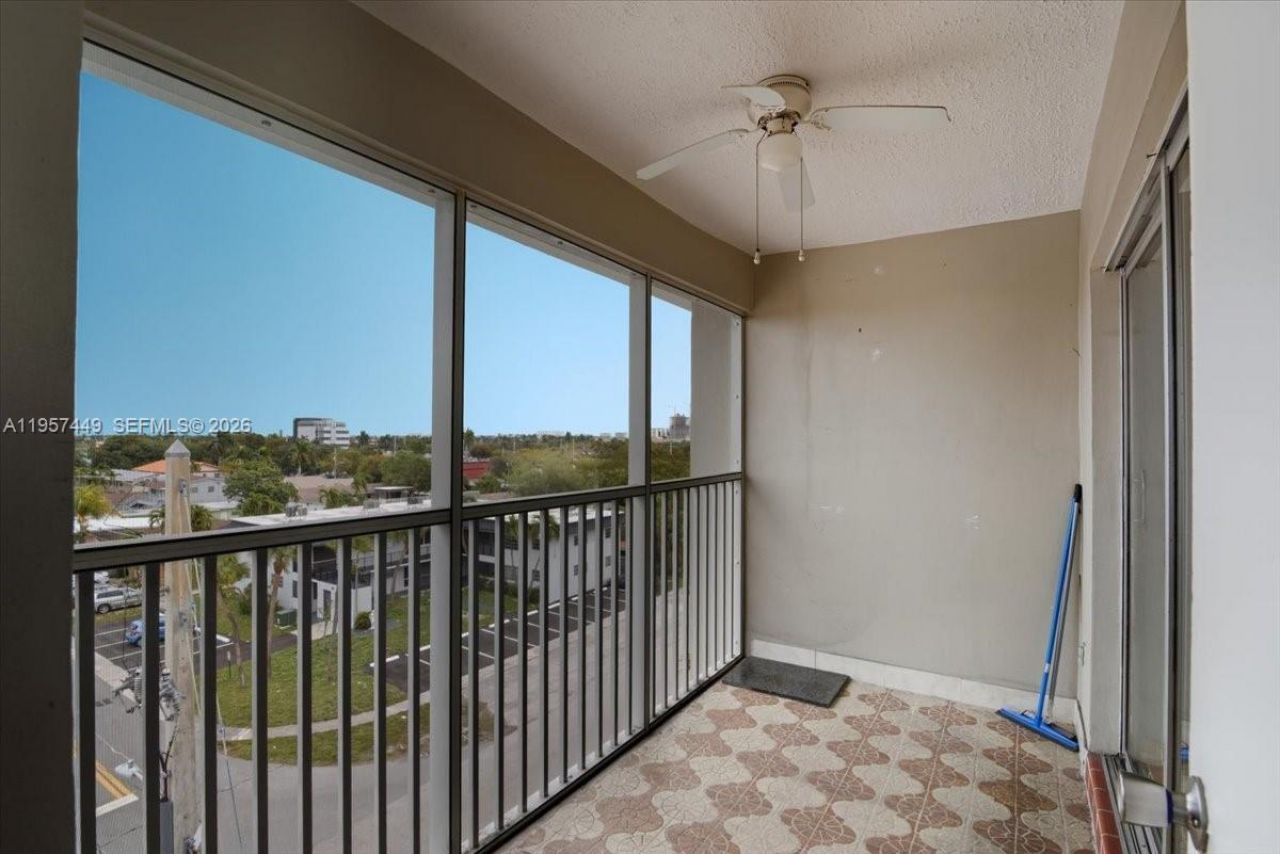 330 SE 2nd St , Unit 501G, Hallandale Beach, FL 33009 Photo