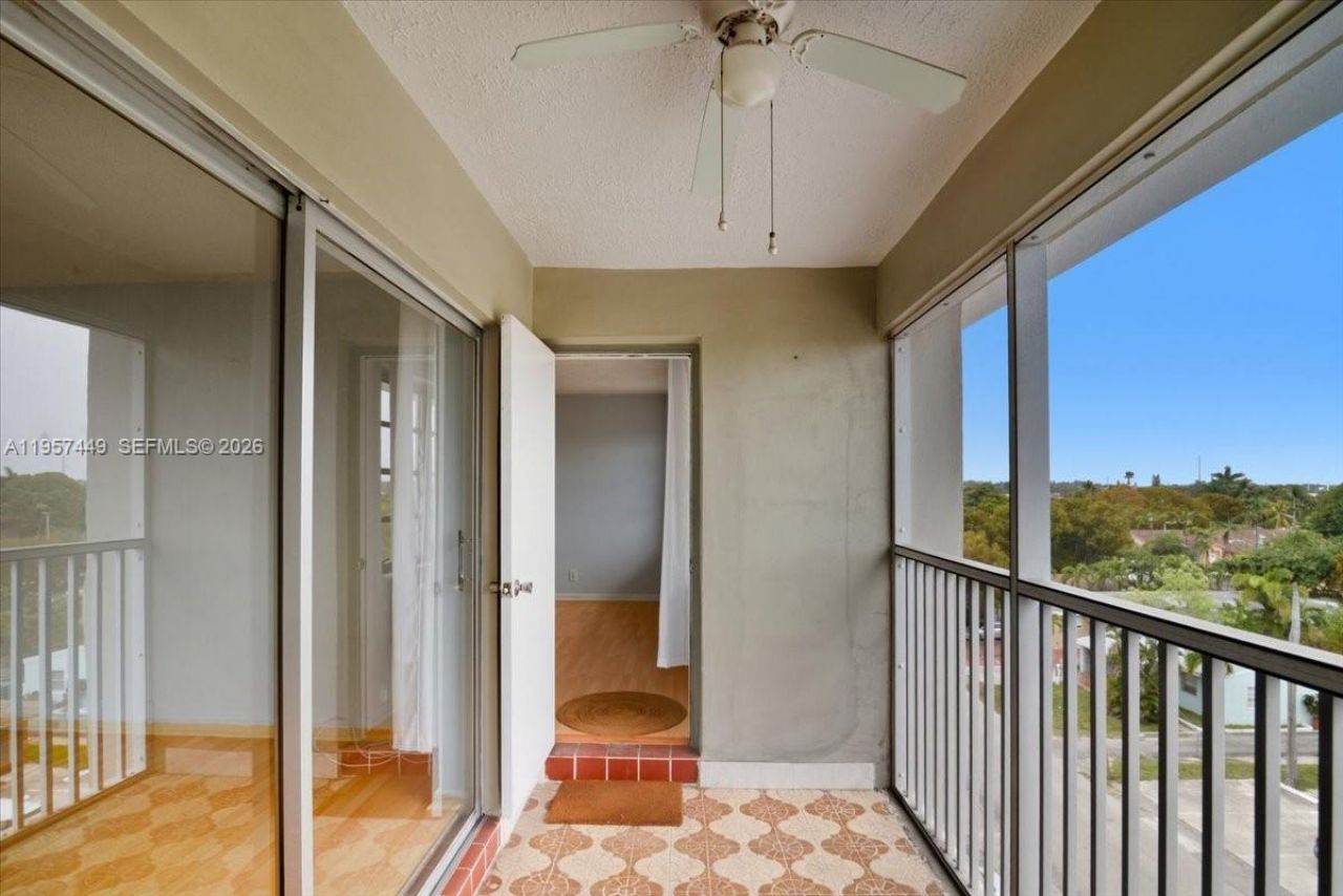 330 SE 2nd St , Unit 501G, Hallandale Beach, FL 33009 Photo