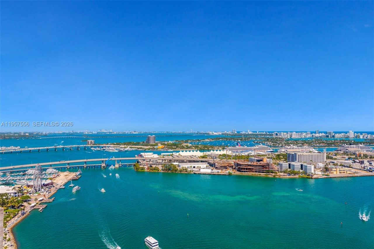 335 S Biscayne Blvd , Unit UPH-10, Miami, FL 33131 Photo