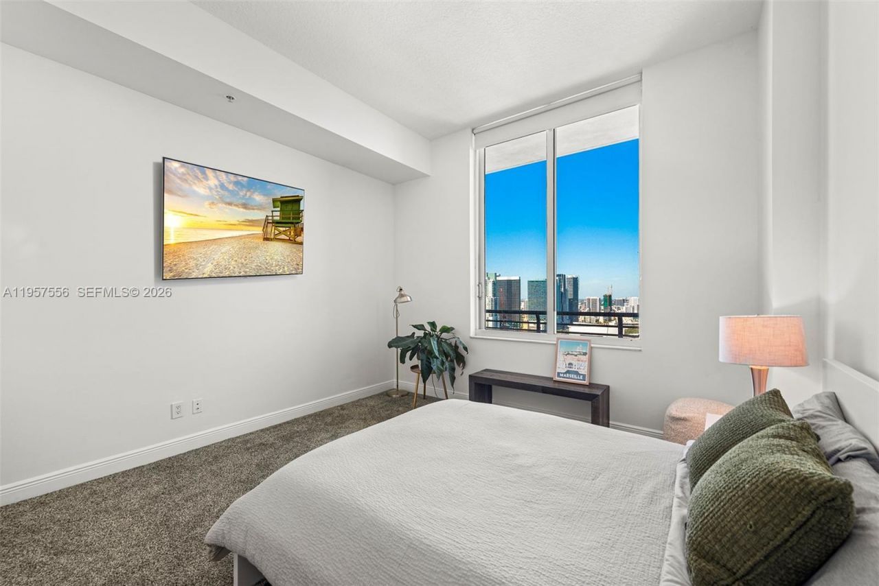 335 S Biscayne Blvd , Unit UPH-10, Miami, FL 33131 Photo