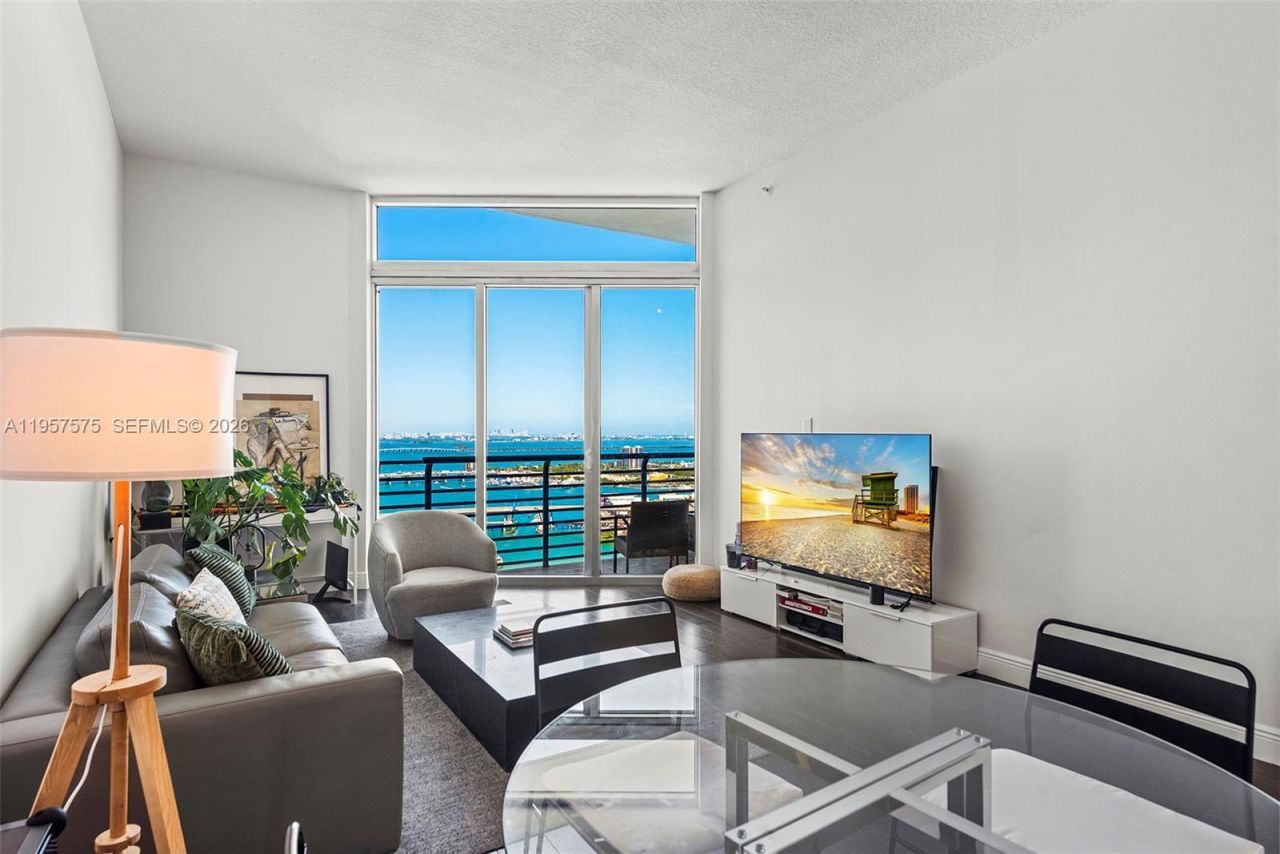 335 S Biscayne Blvd , Unit UPH-10, Miami, FL 33131 Photo