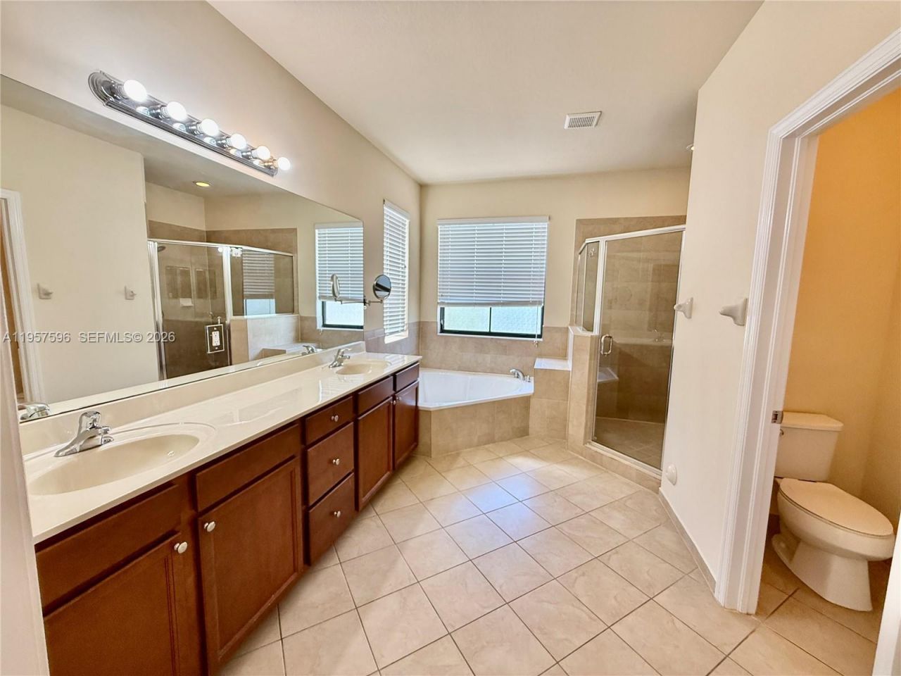 3385 W 86th Ter, Unit 3385, Hialeah, FL 33018 Photo