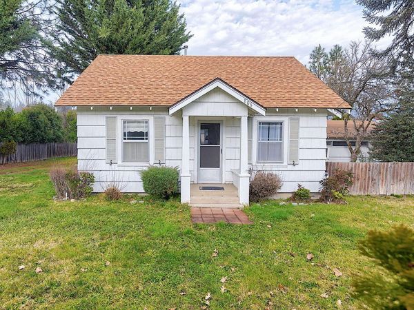 806 SE Grandview Avenue, Grants Pass, OR 97527