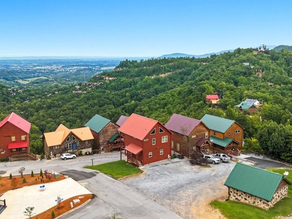 2042 Starr Crest Drive, Sevierville, TN 37876