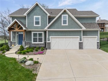 8820 NE 94th Street, Kansas City, MO 64157