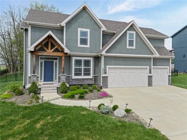 8820 NE 94th Street, Kansas City, MO 64157