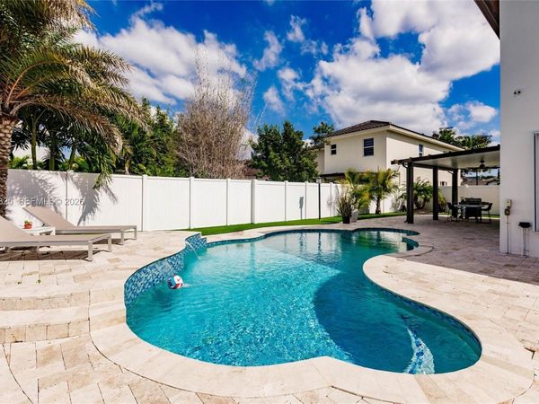 17063 SW 91st St, Miami, FL 33196