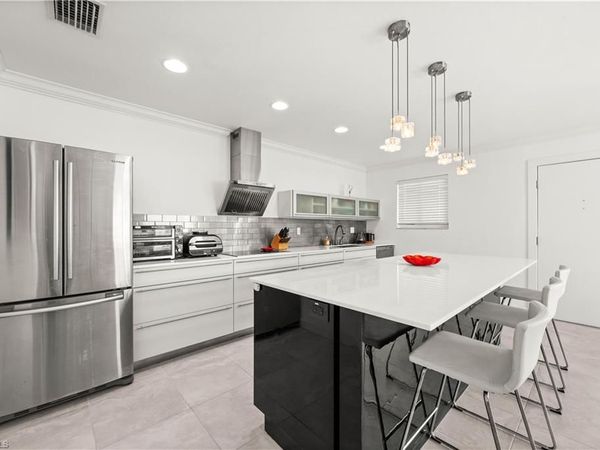 766 Central AVE, Unit 301, NAPLES, FL 34102