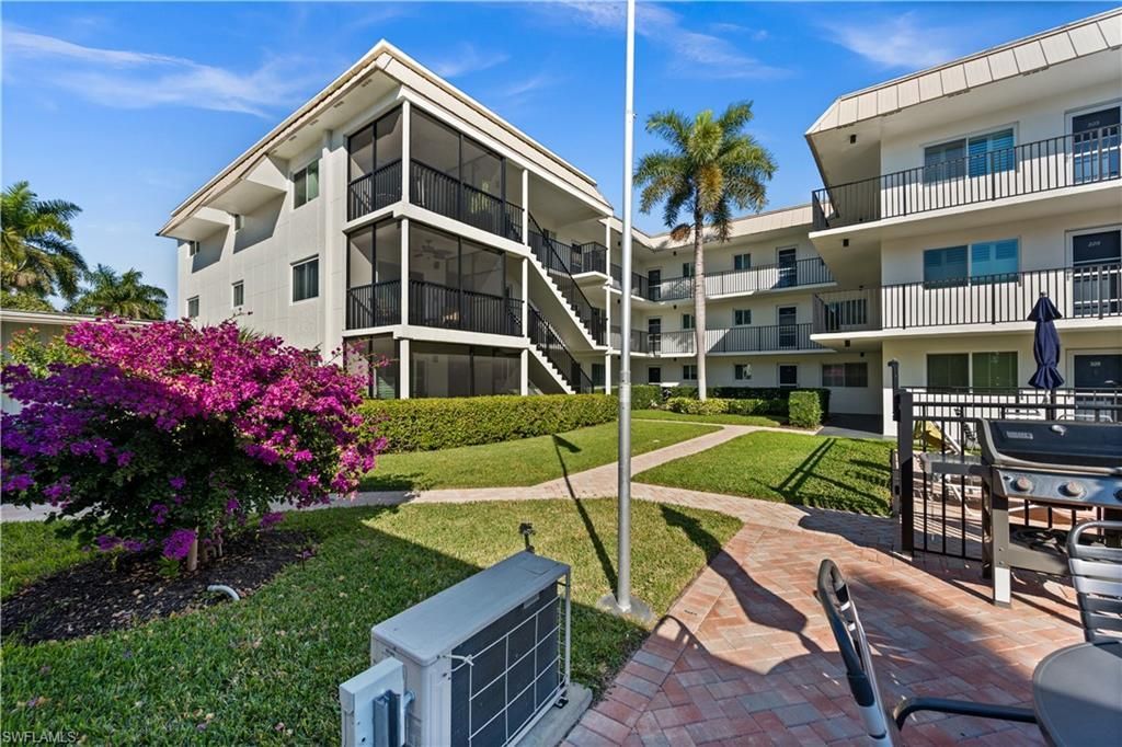 766 Central Ave, Unit 301, Naples, FL 34102 Photo