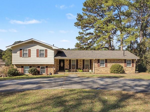 225 E Lakeside Dr., Hattiesburg, MS 39402