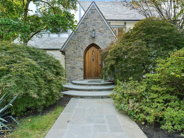 18 Heights Road , Manhasset, NY 11030