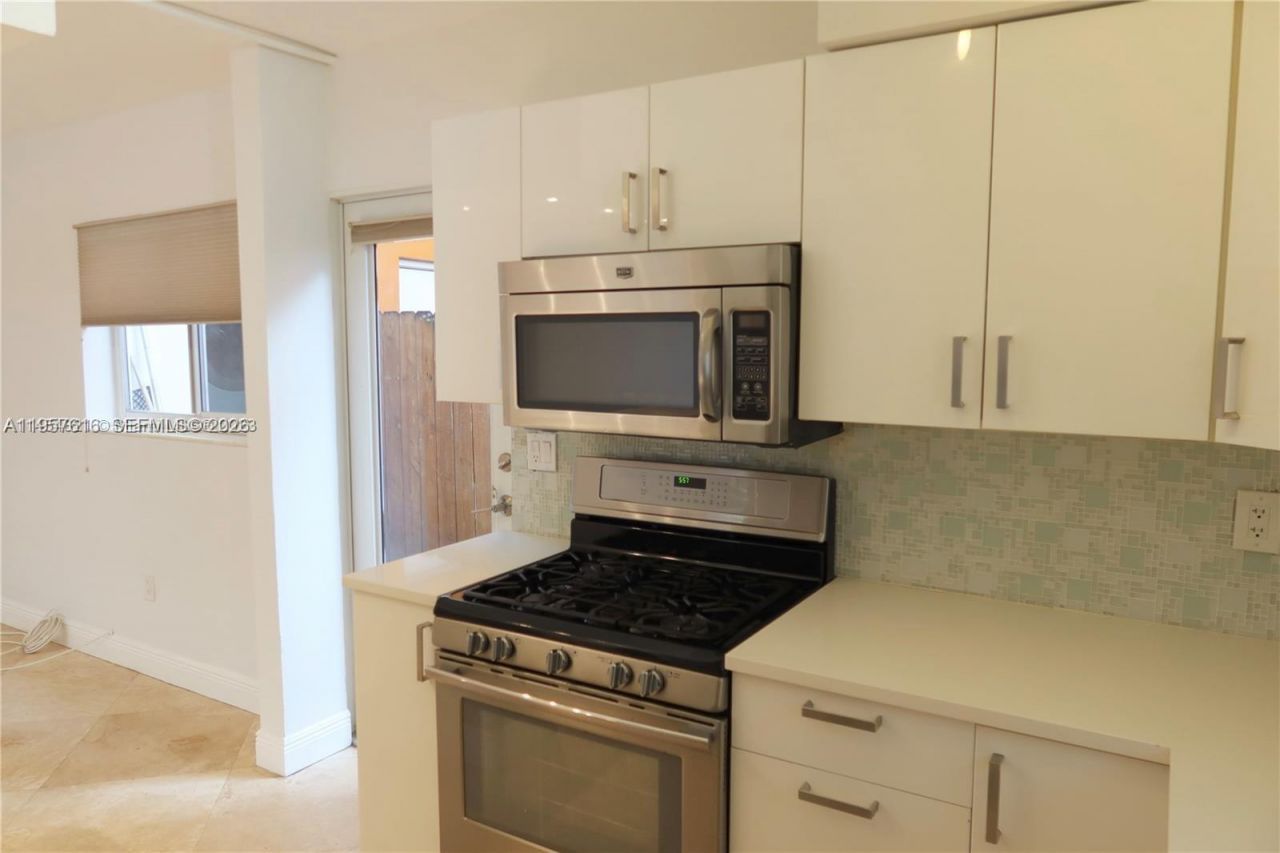 7312 Gary Ave, Unit 7312, Miami Beach, FL 33141 Photo