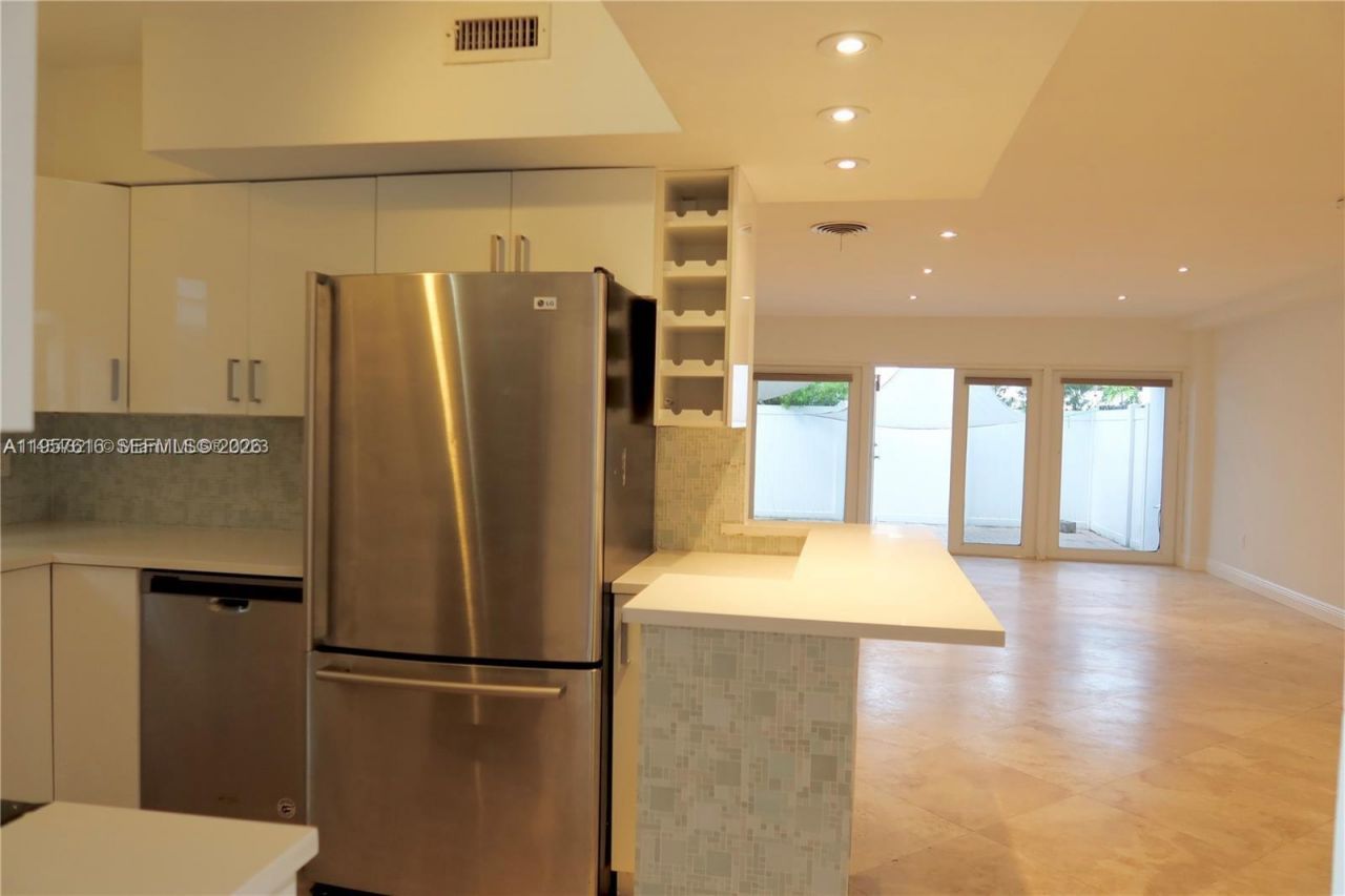 7312 Gary Ave, Unit 7312, Miami Beach, FL 33141 Photo