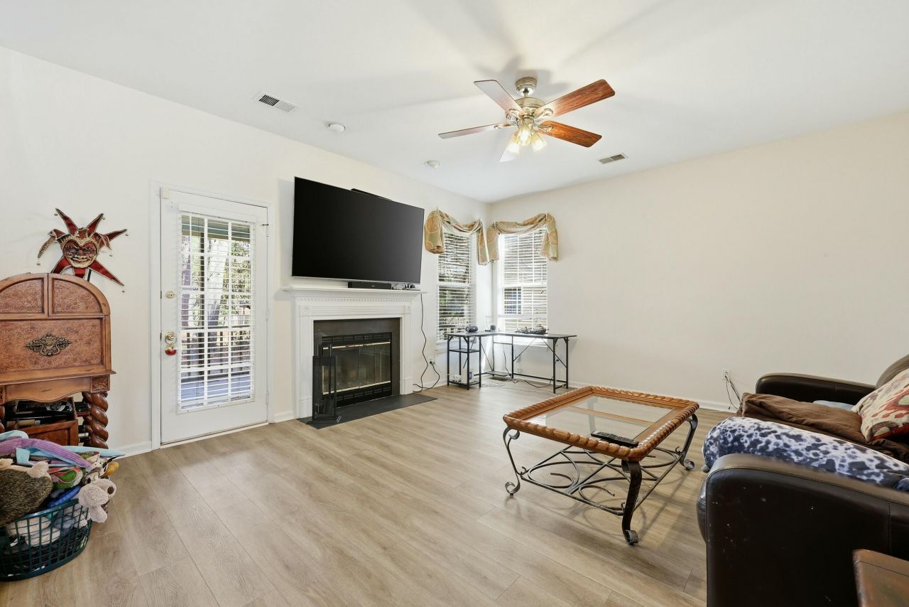 3307 Heathland Way Photo 6