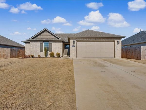 1807 E Hudson Drive , Siloam Springs, AR 72761