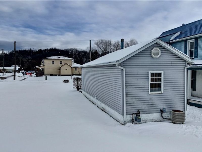 318 Bank Street, Dennison, OH 44621 Photo 3