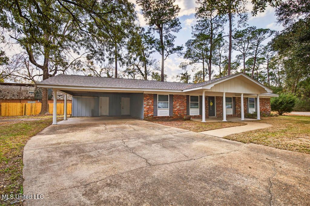 202 Ravens Court, Ocean Springs, MS 39564 Main Photo