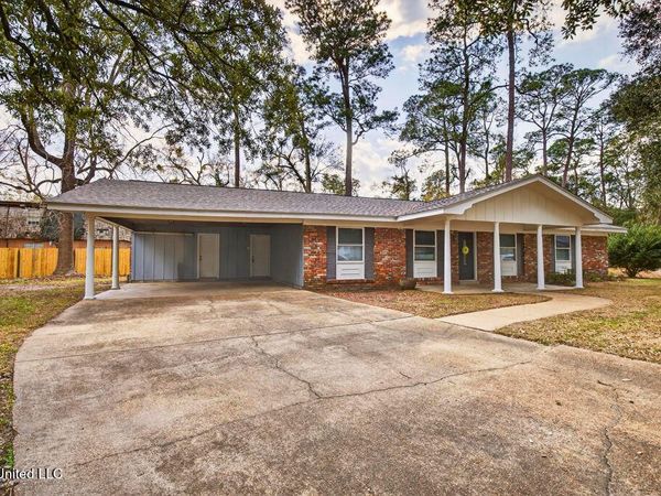 202 Ravens Court, Ocean Springs, MS 39564