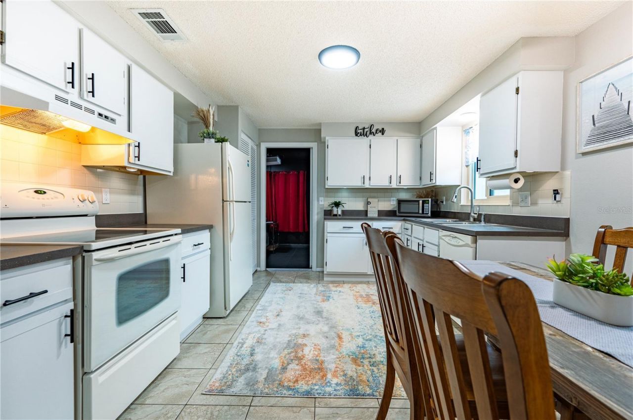 6504 39th Avenue W, Bradenton, FL 34209 Photo