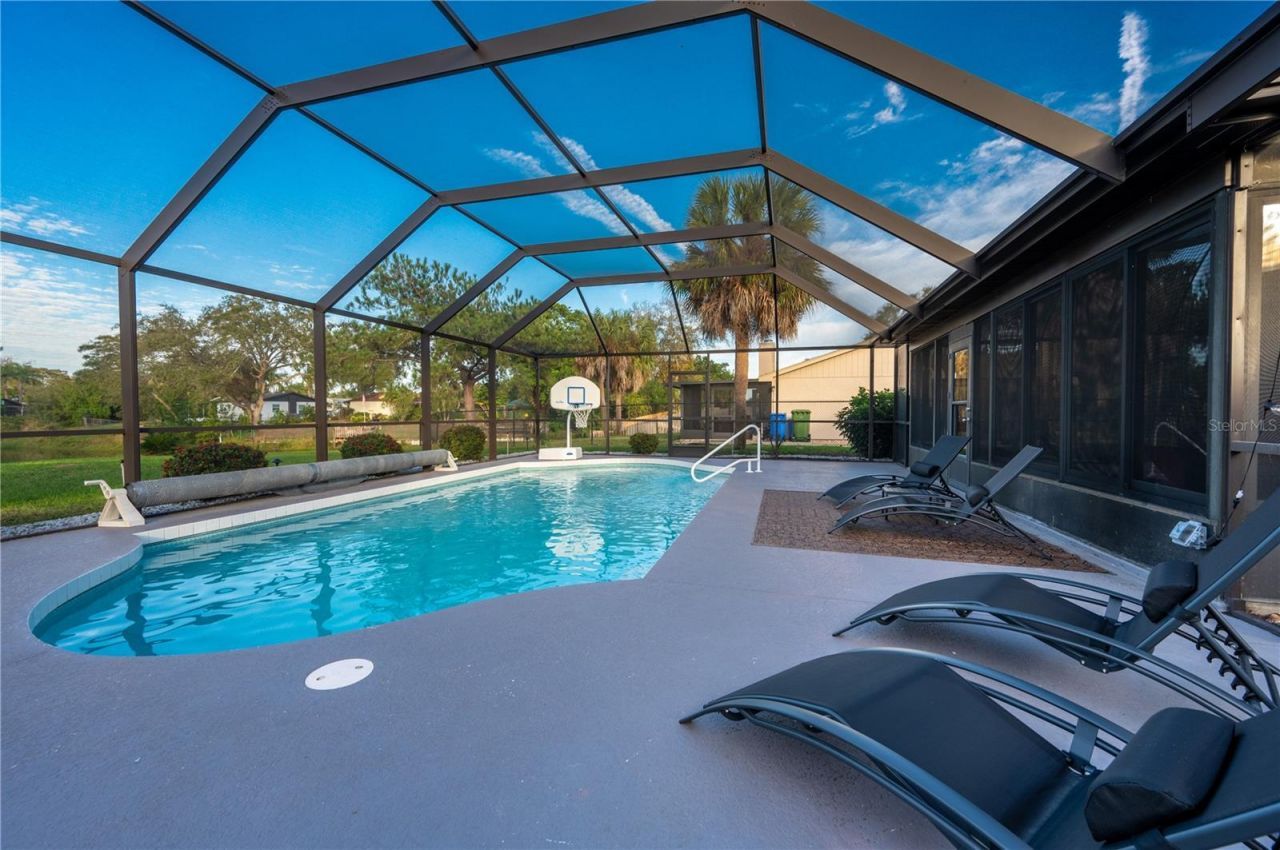 6504 39th Avenue W, Bradenton, FL 34209 Photo