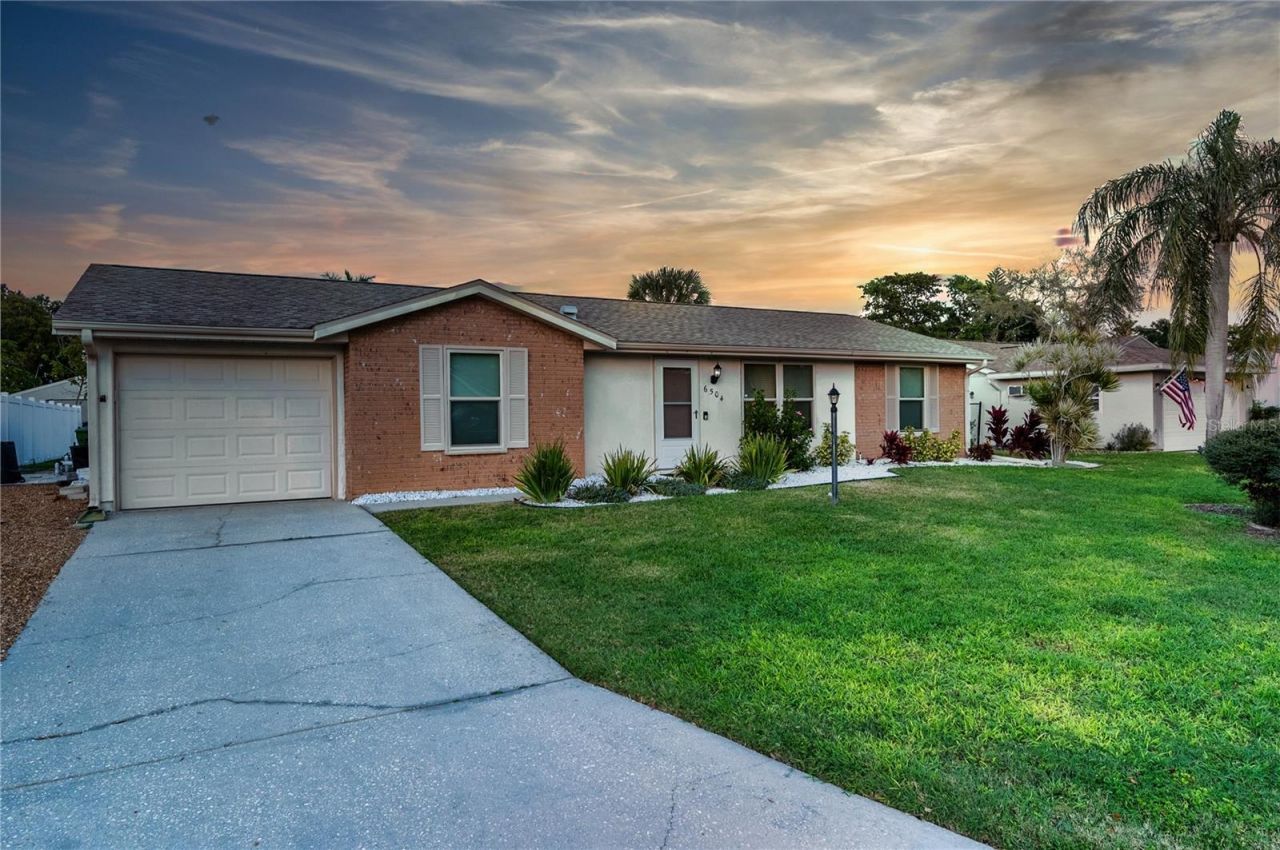 6504 39th Avenue W, Bradenton, FL 34209 Photo