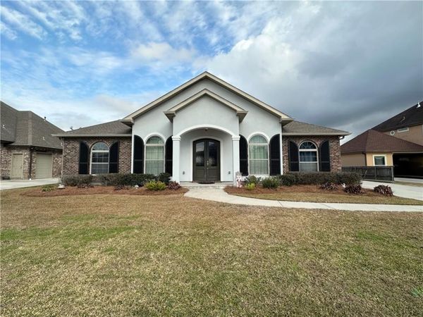 142 CHAPEL HILL Drive, Belle Chasse, LA 70037