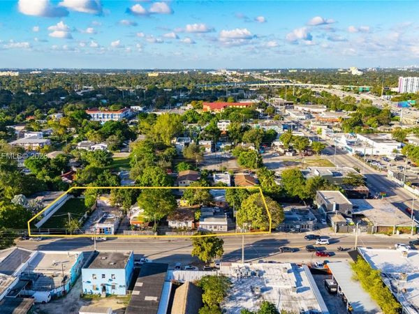 727 NW 29th St , Miami, FL 33127