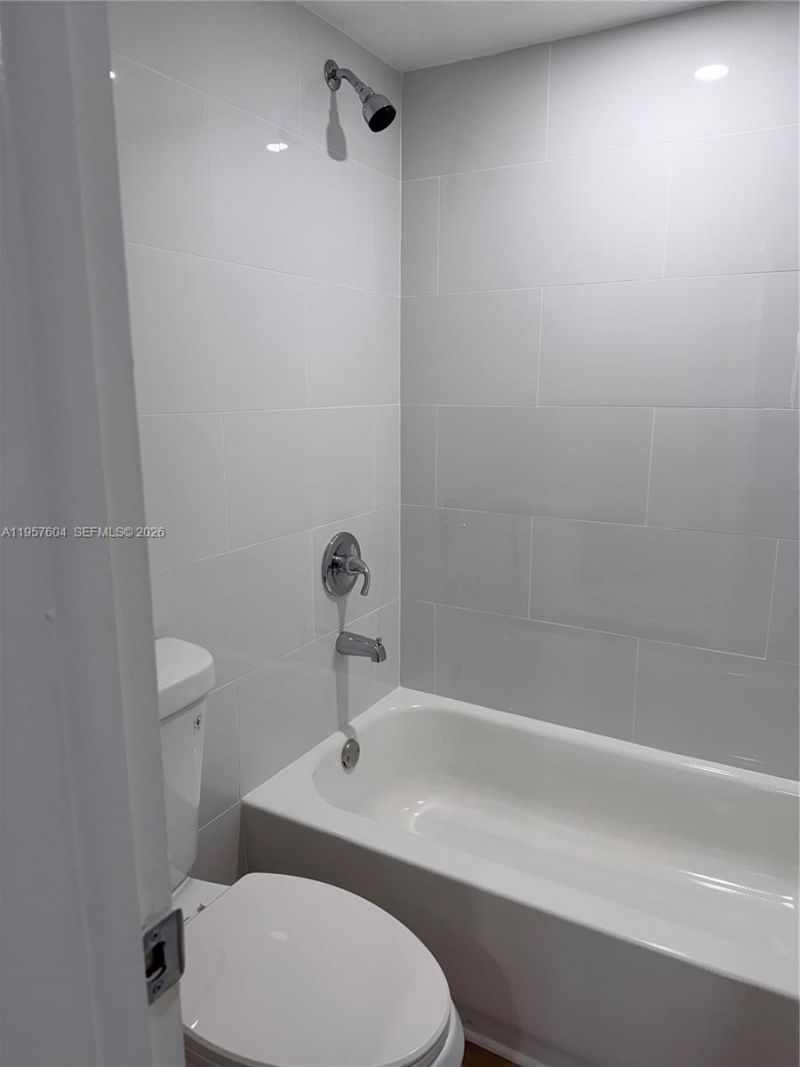 2324 S Cypress Bend Dr, Unit 117, Pompano Beach, FL 33069 Photo