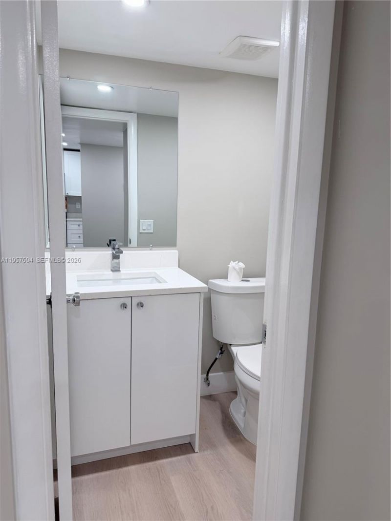 2324 S Cypress Bend Dr, Unit 117, Pompano Beach, FL 33069 Photo